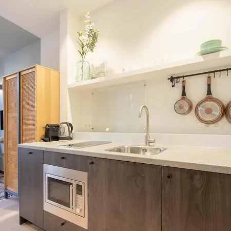 Shway - The Light Blue Parrot Apartment