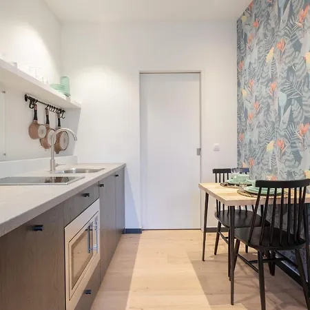 Shway - The Light Blue Parrot Apartment